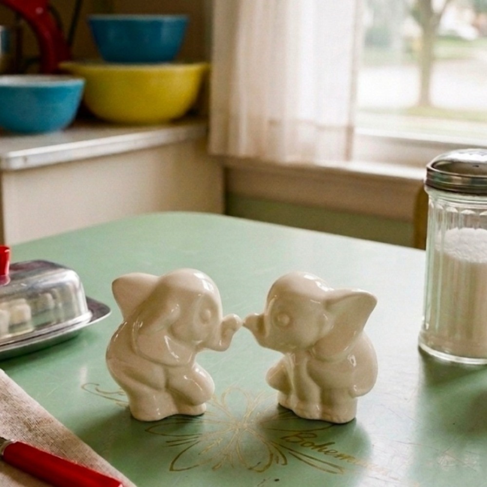 Vtg Shawnee Pottery Miniature Elephant Figurines Set Pair Solid Cream Ceramic
